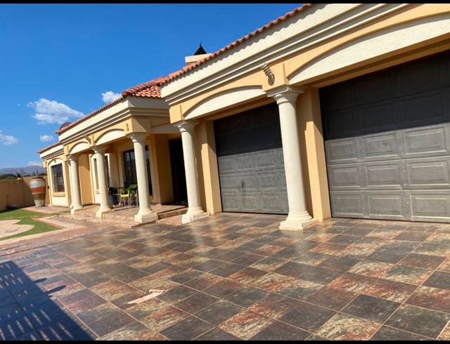 4 BEDROOM HOUSE FOR SALE IN CHROOM PARK